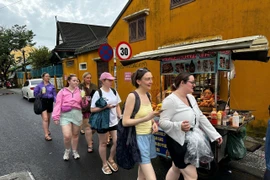 Foreign tourists experience historic floodings in Hoi An