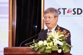 Vice Chairman of the Da Nang People’s Committee Ho Quang Buu speaks at the Swiss–Viet Economic Forum 2025. (Photo: VNA)