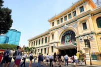 The Saigon Central Post Office in downtown Ho Chi Minh City draws international visitors. (Photo: HVNA)