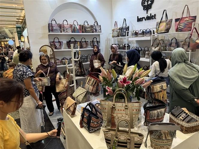 Jakarta handicraft trade fair promotes Indonesia' creative
