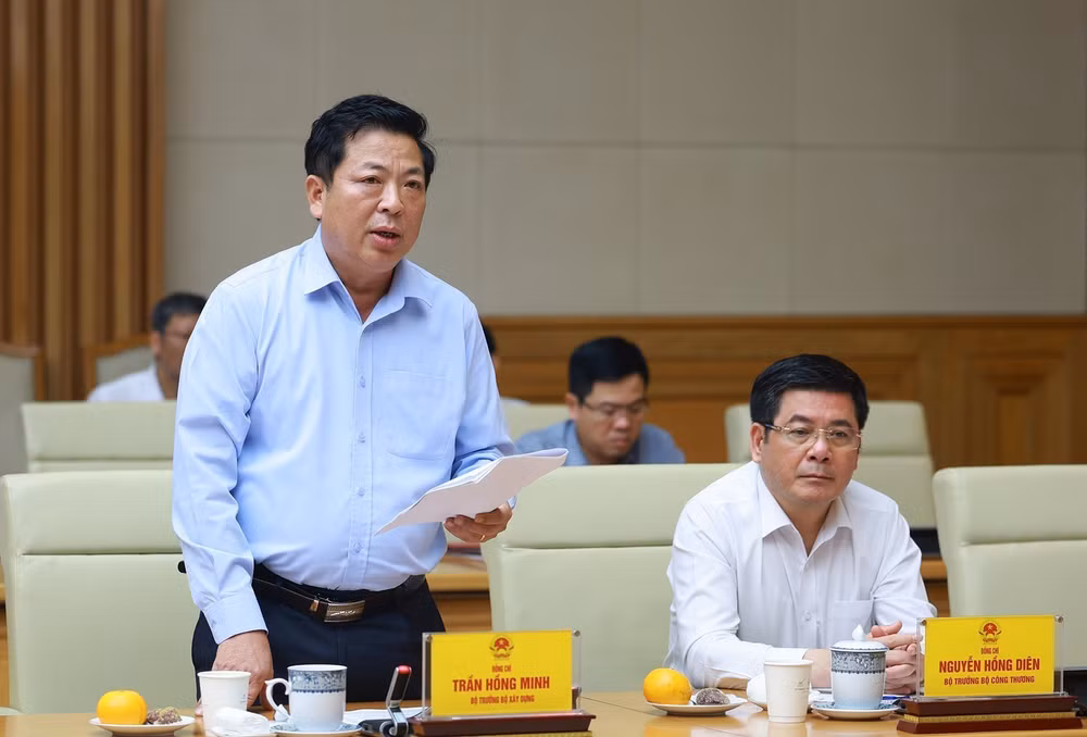 vna-potal-thu-tuong-chu-tri-hoi-nghi-toan-quoc-lan-thu-4-ve-thuc-day-dau-tu-cong-nam-2025-8346734.jpg