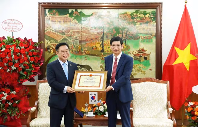 ly-xuong-can.jpg