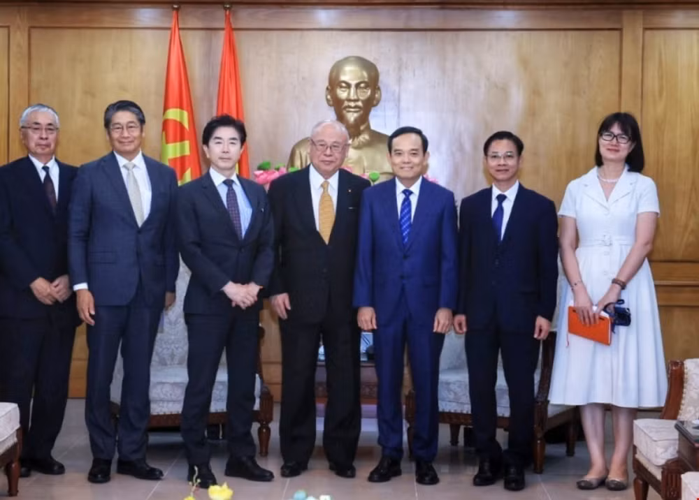 vna-potal-truong-ban-chinh-sach-va-chien-luoc-trung-uong-tiep-co-van-dac-biet-lien-minh-nghi-si-huu-nghi-nhat-viet-8071996.jpg