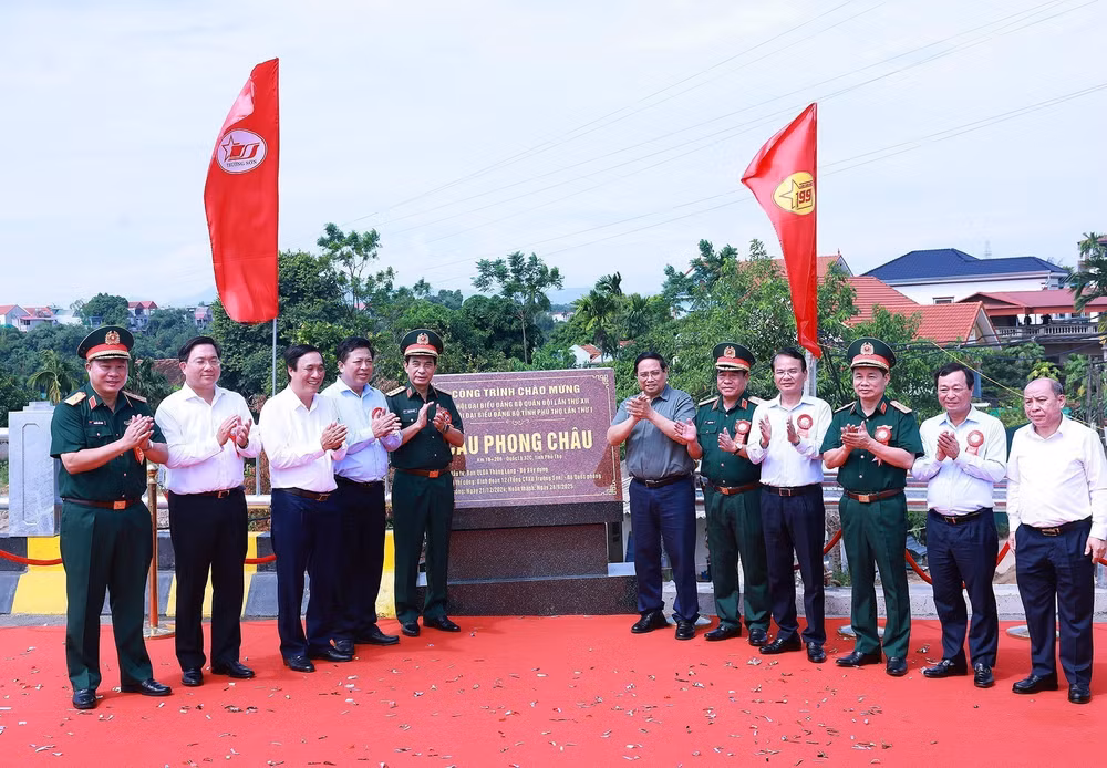 pm-pham-minh-chinh-new-phong-chau-bridge-vna.jpg