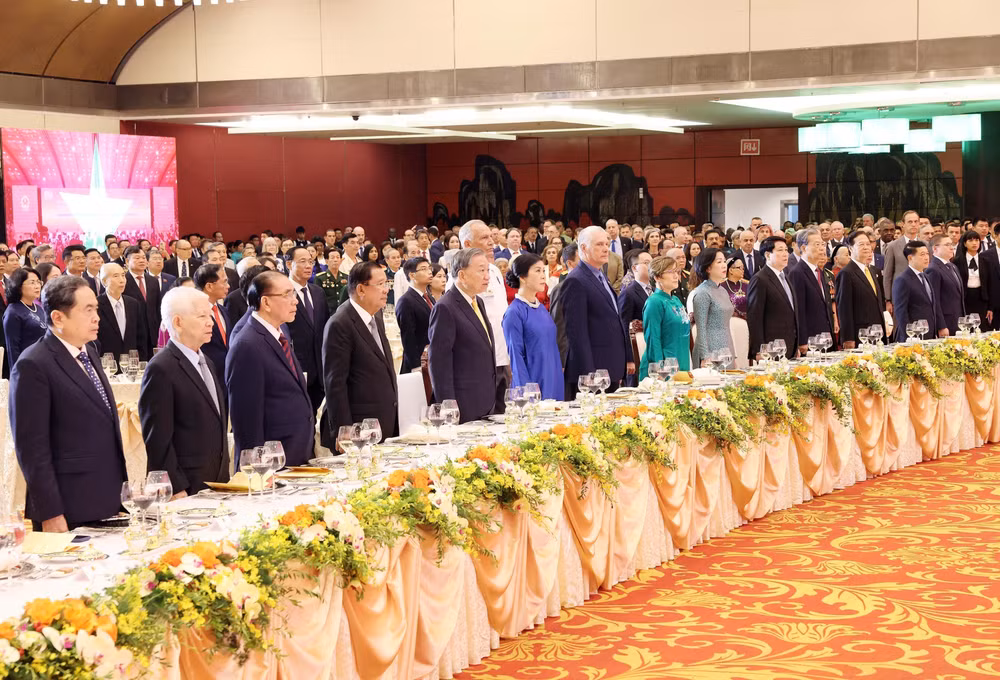 cac-dong-chi-lanh-dao-nguyen-lanh-dao-dang-nha-nuoc-va-cac-dai-bieu-du-chieu-dai-anh-lam-khanh-ttxvn.jpg