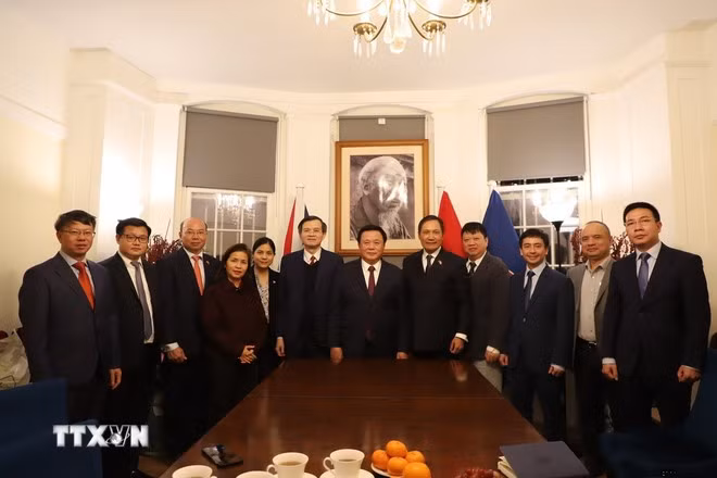 su-quan-vietnam-tai-anh.jpg