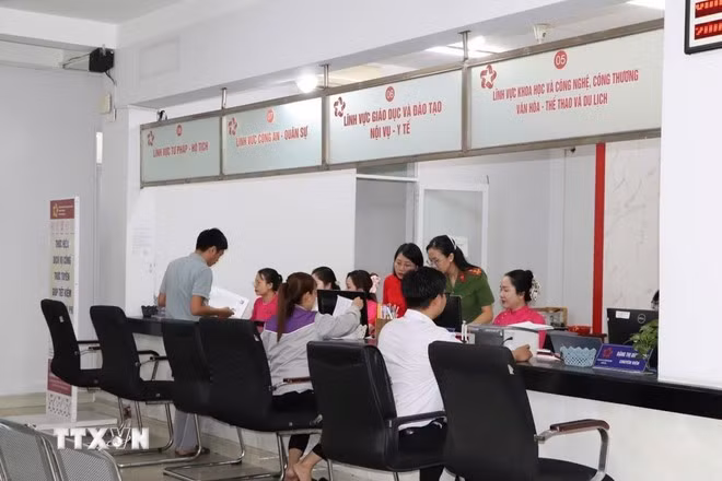 thanh-pho-ho-chi-minh-trong-ngay-dau-van-hanh-chinh-quyen-dia-phuong-hai-cap-0107.jpg