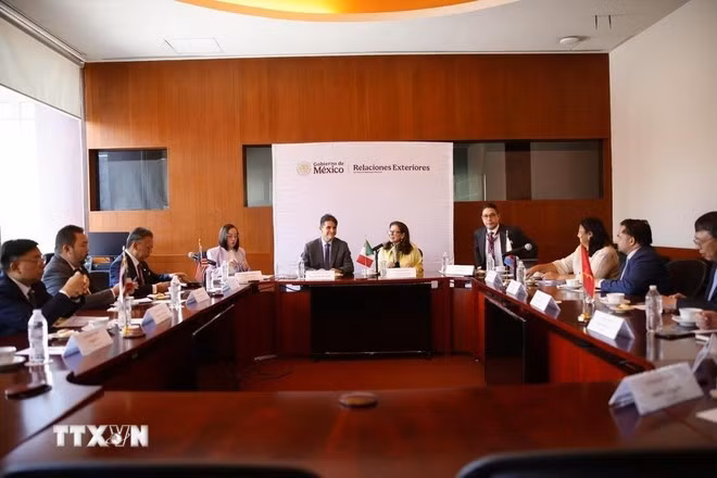 meeting.jpg