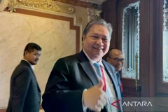 Coordinating Minister for Economic Affairs Airlangga Hartarto answers questions from journalists on the sidelines of his official duties accompanying President Prabowo Subianto in St. Petersburg, Russia, on June 20. (Photo: ANTARA)
