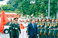 Top leader requests Military Region 5 to play core role in building all-people defence