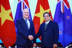 Prime Minister Pham Minh Chinh and New Zealand Prime Minister Christopher Luxon pose for a photo ahead of their talks. (Photo: VNA)