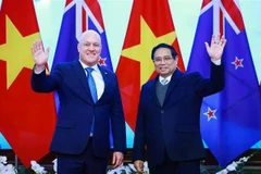 PM Pham Minh Chinh and New Zealand PM Christopher Luxon pose for a photo before their talks. (Photo: VNA)