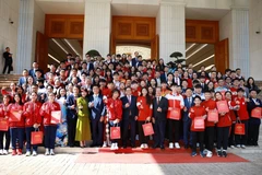 Prime Minister commends Vietnamese students winning international prizes