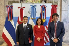 Vietnamese Ambassador Ngo Minh Nguyet (centre), Indonesian Ambassador Sulaiman Syarif, and President of the Mercosur–ASEAN Chamber of Commerce (MACC) Rodolfo Caffaro at the seminar. (Photo: VNA)