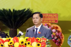 Tran Van Lau, Secretary of the Vinh Long Provincial Party Committee for the 2025–2030 tenure, delivered a speech upon assuming his duties. (Photo: VNA) 
