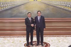 Senior Vietnamese Party official meets with Cambodian Party, Senate leader