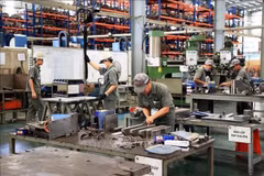 Supporting industries serve as the backbone of major manufacturing sectors by supplying components, parts and technical processes. (Illustrative photo: VNA)