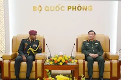 Deputy Minister of Defence Sen. Lieut. Gen. Hoang Xuan Chien (R) receives Colonel S. Muthukrishnan, Indian Defence Attaché in Vietnam, at the Ministry of Defence headquarters in Hanoi on February 6. (Photo: qdnd.vn)