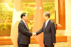 Vice Chairman of the National Assembly Tran Quang Phuong (L) and Zhao Leji, Chairman of the Standing Committee of the National People’s Congress (NPC) of China (Photo: VNA)