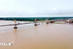 The fifth Laos–Thailand Friendship Bridge was completed by the end of 2025, facilitating logistics and agricultural exports to Vietnam, Thailand, and China. (Photo: VNA)
