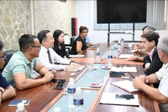 At the working session between VTV journalists and the Cuban Institute of Information and Social Communication. (Photo: VNA)