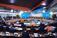 A high-level discussion session at the expanded BRICS Summit 2025. (Photo: VNA)