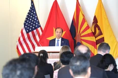Vietnamese Ambassador to the US Nguyen Quoc Dung speaks at the seminar. (Photo: VNA)