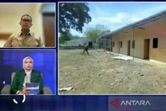 Head of the BNPB's Disaster Data, Information, and Communication Center, Abdul Muhari, outlining details on the temporary housing units dedicated to residents affected by the eruptions of Mount Lewotobi Laki-Laki in a press conference monitored online from Jakarta on December 3, 2024. (Photo: ANTARA)