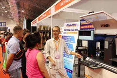 Visitors at the exhibition (Photo: VNA)