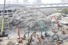 Excavators were mobilised at the collpase site in Chatuchak district, Bangkok, on April 3, a few days after the collapse on March 28. (Photo: Bangkokpost)