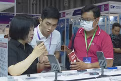 Visitors at the expo (Photo: VNA)