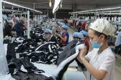 Workers produce textile and garment for export. (Illustrative photo: VNA)