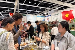 Visitors at the Vietnamese booth (Photo: VNA)