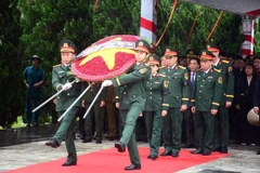 At the memorial and burial ceremony on May 27 at Dong Tam international martyrs’ cemetery in Ba Thuoc district, Thanh Hoa province. (Photo: VNA)