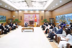 NA Vice Chairwoman Nguyen Thi Thanh hosts a reception for a delegation of the Laos–Vietnam Friendship Association, led by its President Boviengkham Vongdara. (Photo: VNA)
