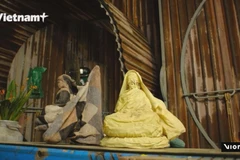 A Vietnamese artist turns waste into a message of green living 