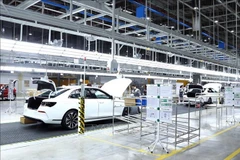 The assembly line at VinFast's automobile manufacturing plant. (Photo: VNA)