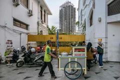 There were roughly 23.85 million Indonesians living in poverty as of March 2025 – representing 8.47% of the country’s total population of 280 million (Photo: AFP)