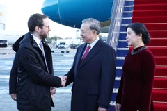Party General Secretary To Lam and his spouse are welcomed at London Stansted Airport (Photo: VNA)