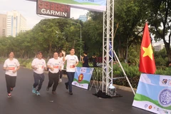 Ambassador Pham Viet Hung (far right) completes the 2.5km course at the event. (Photo: VNA)
