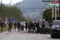 Security officials examine the bombing site in Bannang Sata district, Yala, on February 23. (Photo: Bangkokpost)