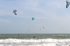Mui Ne is steadily transforming itself from a well-known resort destination into one of Vietnam and the region’s top spots for sea sports tourism. (Photo: VNA)