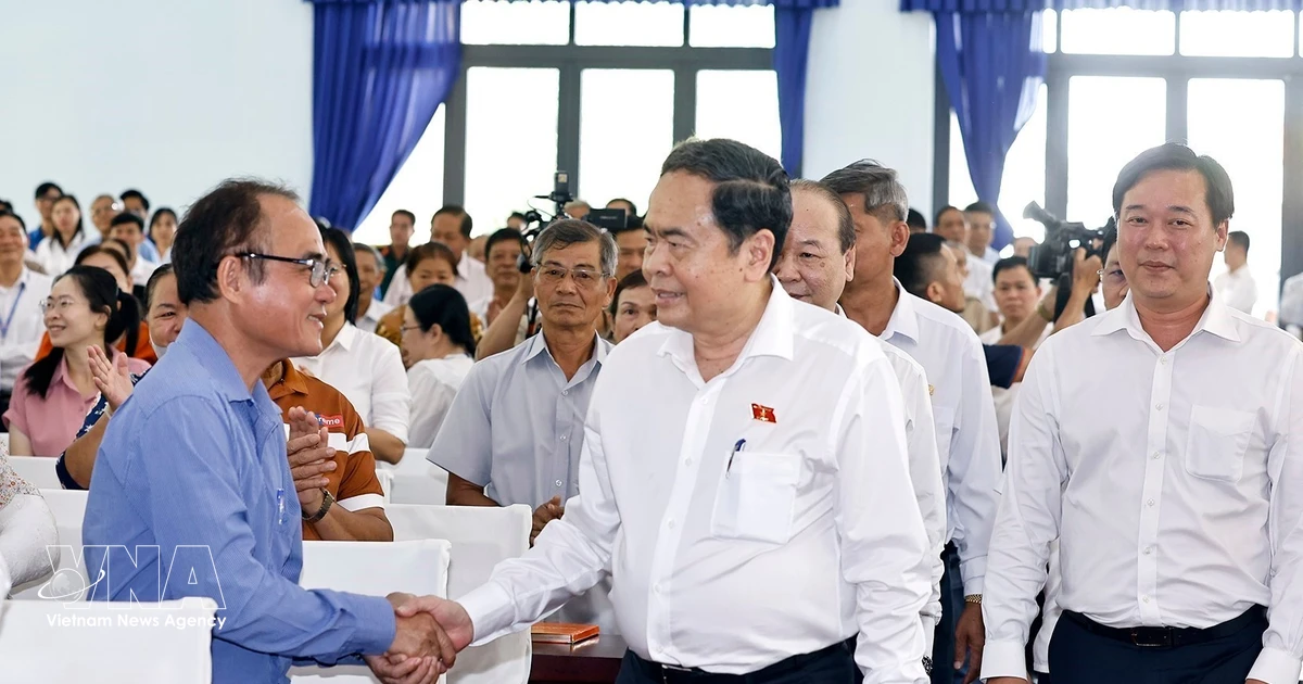 Top legislator meets with Ho Chi Minh City voters, pledging to address urgent issues