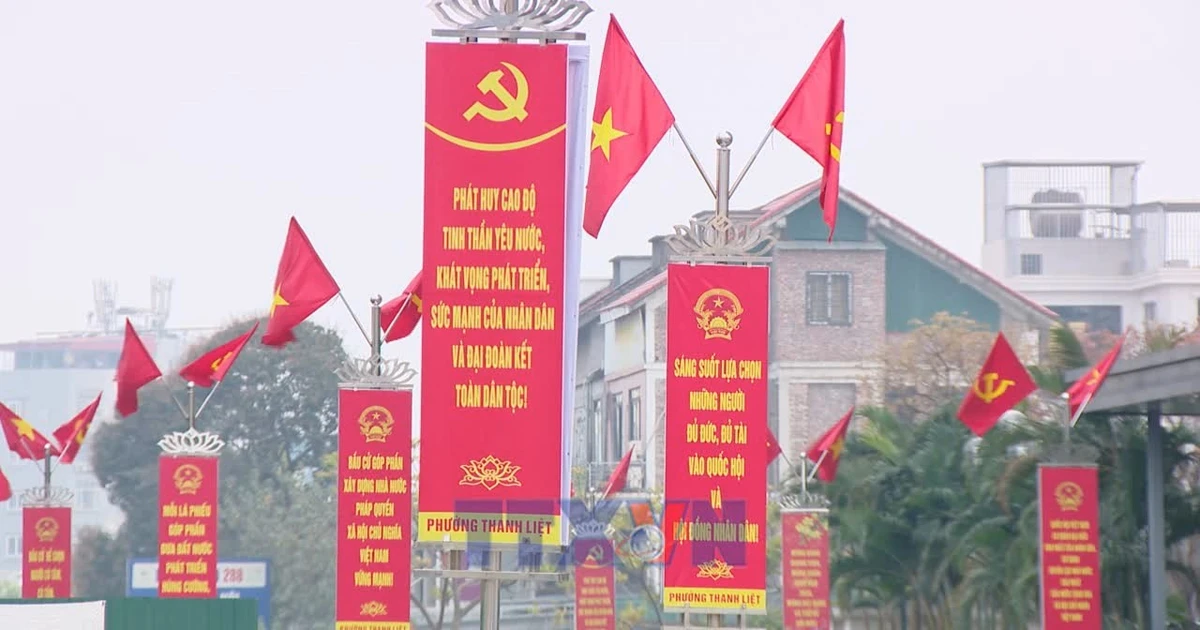 Hanoi steps up polling station inspections, boosts digital transformation in elections