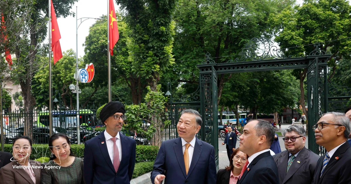 Top leader meets ASEAN diplomats, calls for united, resilient ASEAN Community