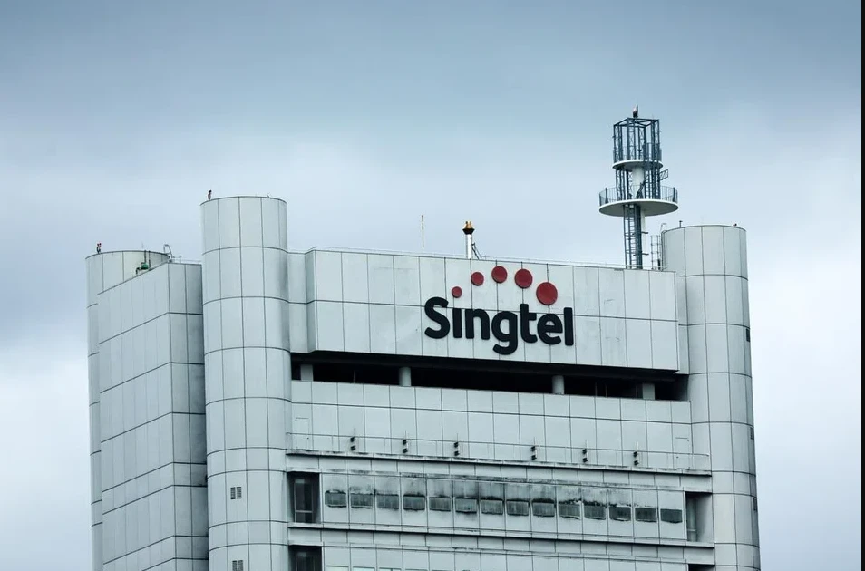 Singapore probes largest mobile network disruption