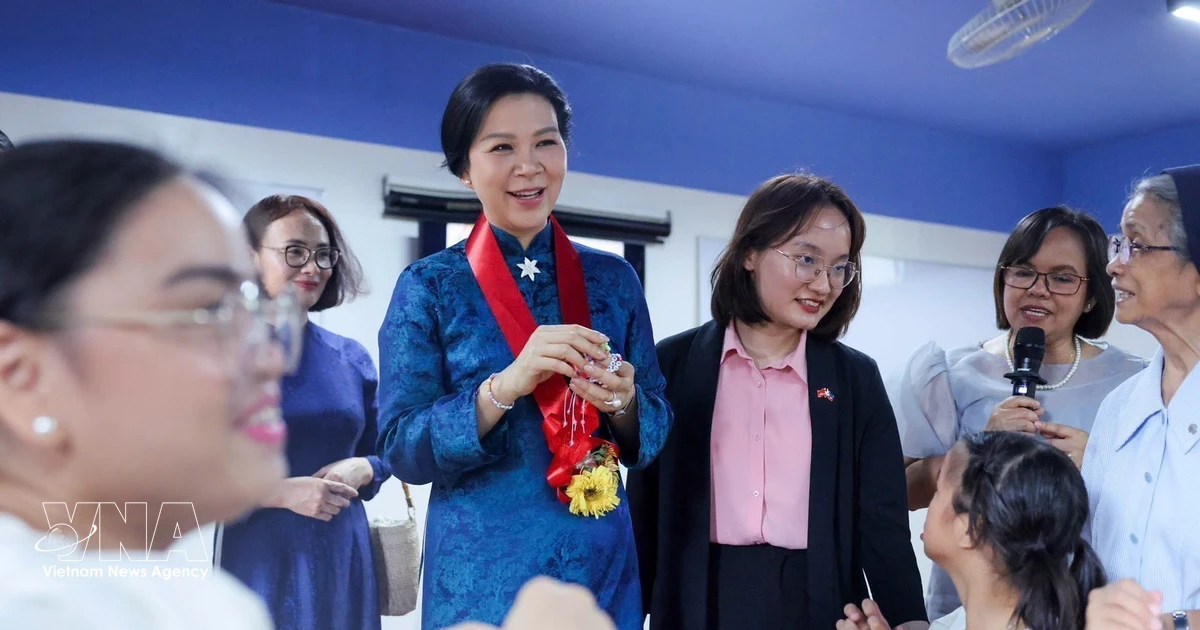 Vietnam's First Lady visits disadvantaged children in Philippines