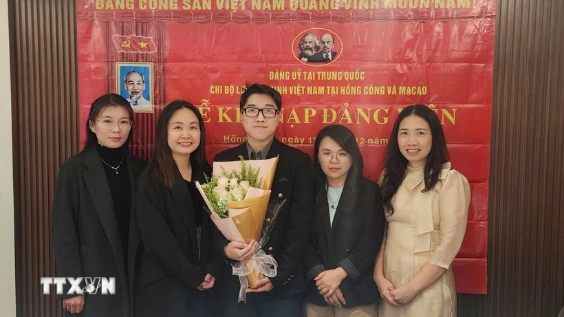 Vietnamese students in Hong Kong, Macau eye Party Congress for reform momentum