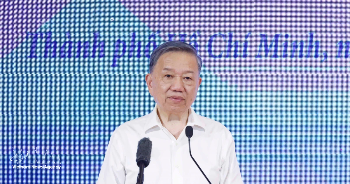 Top leader meets former officials of Central Highlands Steering Committee