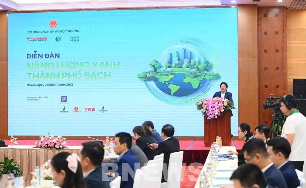 Hanoi forum targets green energy infrastructure for smart cities